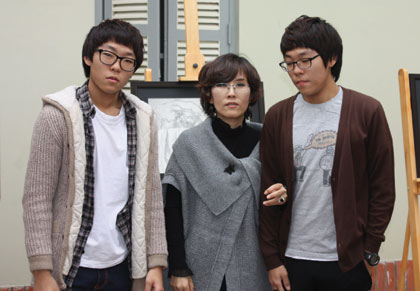 Korean artist keen on lacquer paintings
